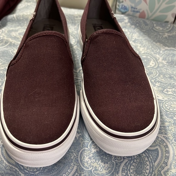 KEDS Size 6 Burgundy Slip on Shoes NEW WITHOUT BOX - Picture 2 of 10
